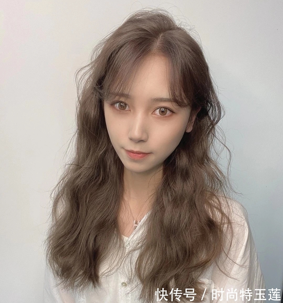 洋气 今年秋冬发型别乱剪,18款洋气烫发送给你,无论胖瘦都适合