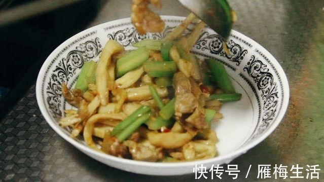 为啥很多饭店把芹菜炒杏鲍菇当做招牌菜试着炒一次，真能吃上瘾