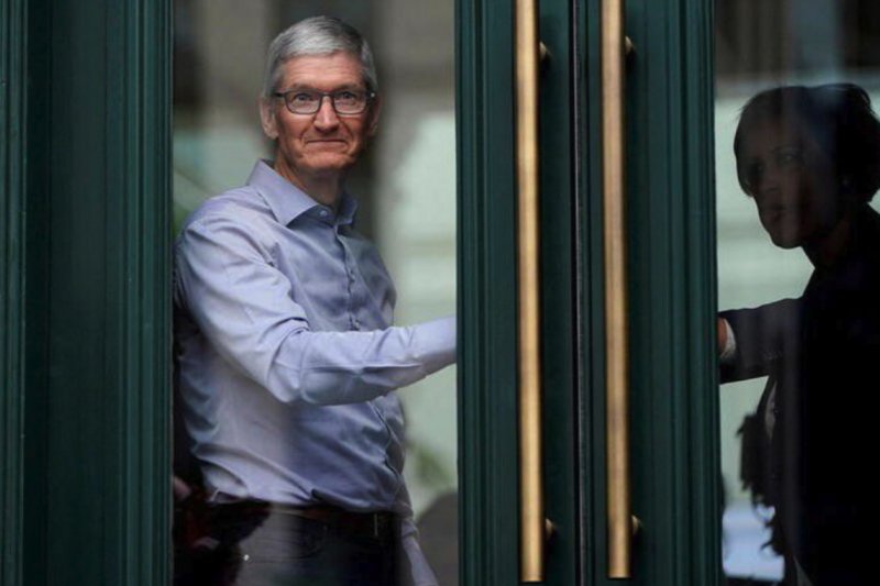 薪酬|苹果 CEO 库克薪酬达员工 1500 倍，机构建议为其“降薪”