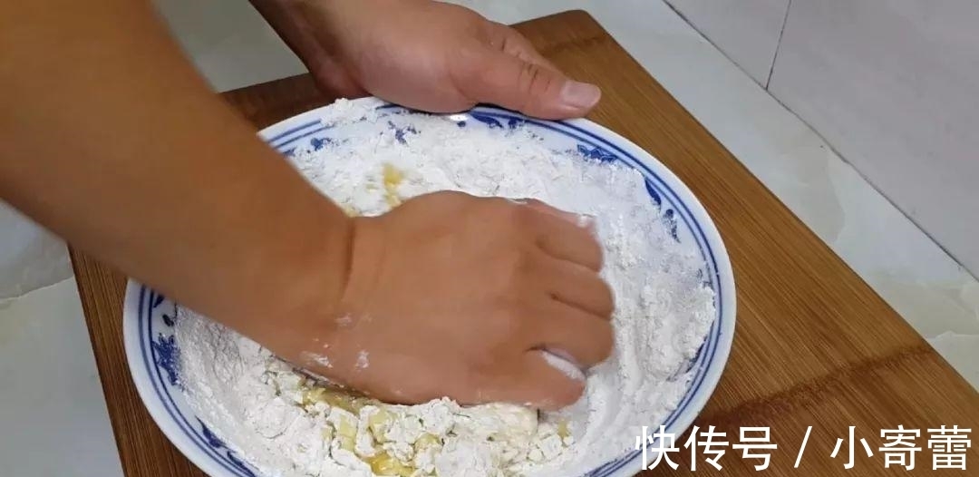 口水|两个鸡蛋, 三勺红糖, 不用发面做出来比糖糕都好吃, 边吃边流口水