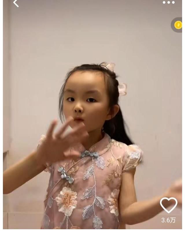 诋毁|相关推荐 许妈遭电话录音诋毁，悦悦跳手势舞《过端午》，网友：端午节团聚