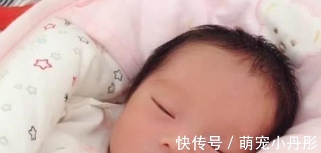 不安感|“啃手”与“不啃手”的宝宝,差别比想象中多,戒掉需注意方法