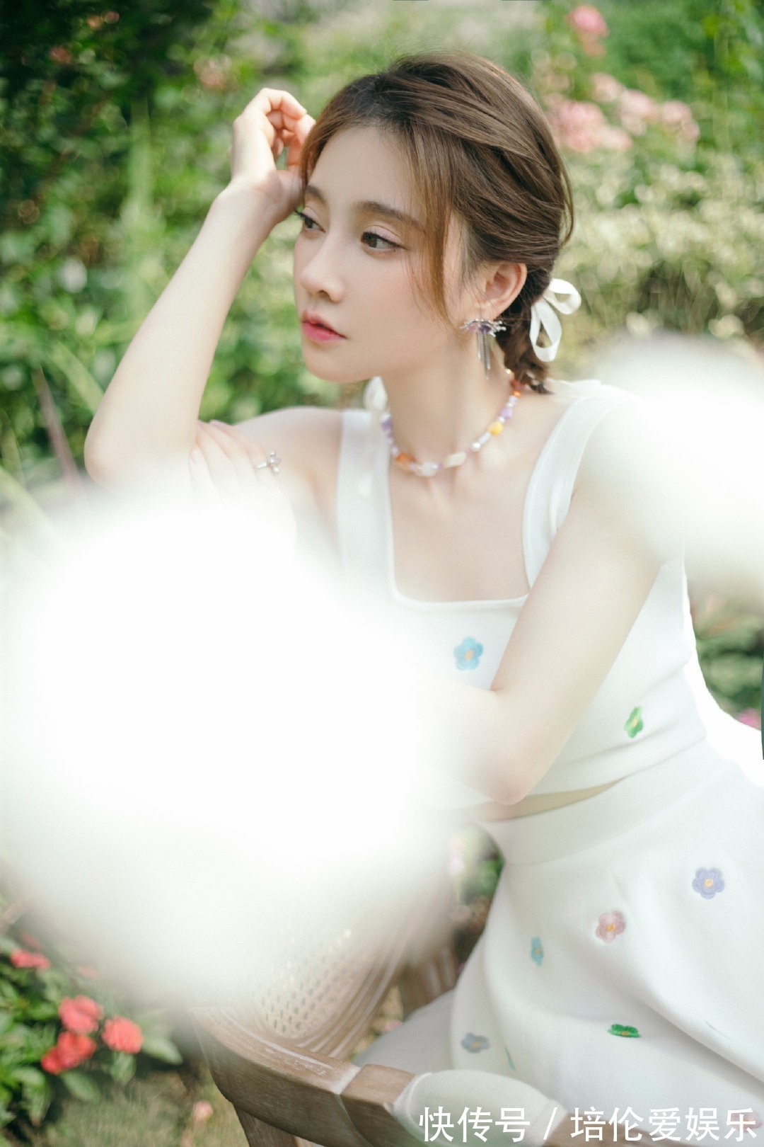 小姐姐|live打歌时冯提莫做了这件事，综艺效果你觉得有吗