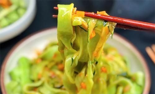 吃法|黄瓜新吃法,不腌不炒不凉拌,入口劲道嫩滑,连汤汁都不剩