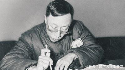 错误|溥仪晚年回故宫参观，看到光绪房间的照片，指出一错误让专家羞愧！