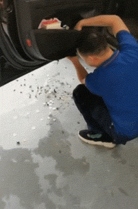 |搞笑GIF:对不起了兄弟 我真不是故意的