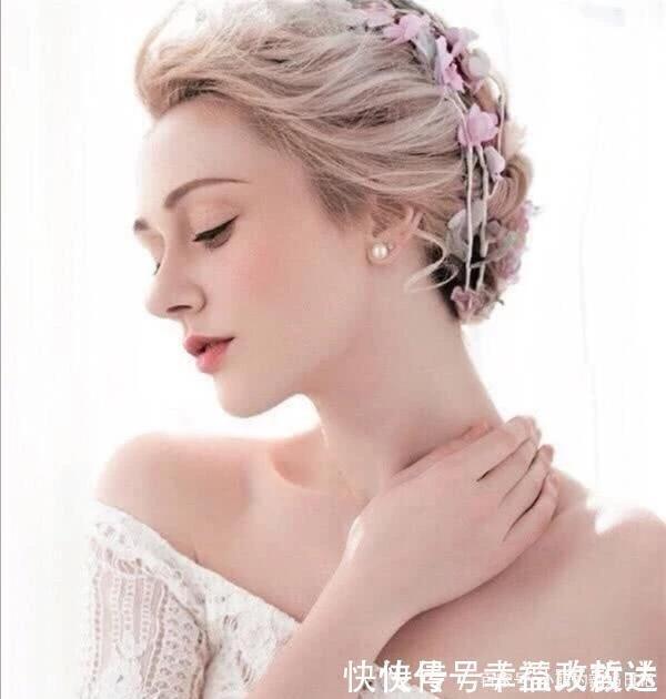 世面|真正见过世面的女人，很少戴黄金，更爱这3种首饰，尽显高级贵气