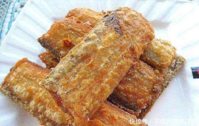老厨师:炸带鱼别直接下油锅!多加“2步”,带鱼香酥软嫩