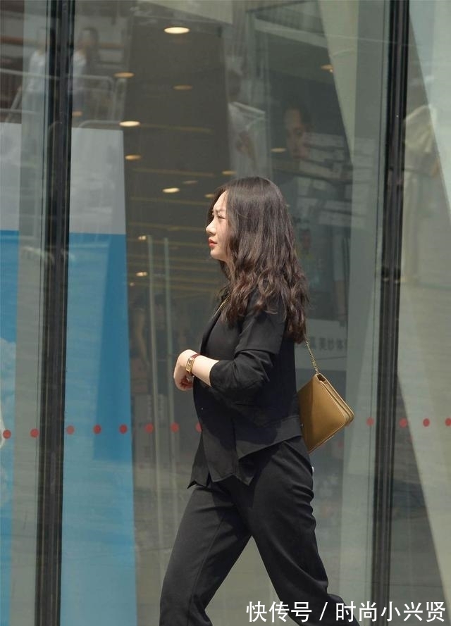 尖头细跟鞋 为什么姑娘喜欢尖头细跟鞋，特别是10厘米的，因为真的好看
