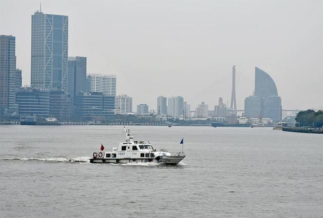 行驶|浦江趣闻 每天行驶在滔滔黄浦江的各种航船 无奇不有