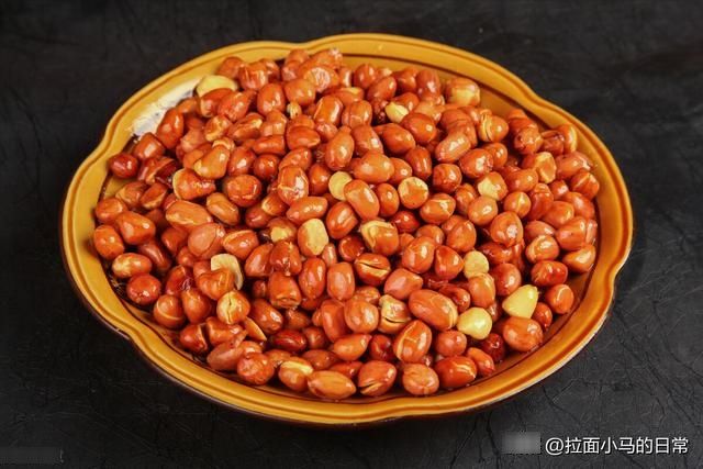 给大家分享一个宫保鸡丁的秘制酱汁，这个酱汁适合饭店商用