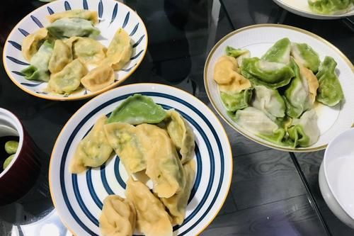 小姑子到嫂子家吃年夜饭，14个菜1个汤，满满一大桌，看看都有啥