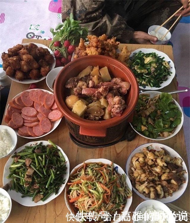 同事来家里喝酒，媳妇特意下厨招待，背地里却说我们穷酸没档次！