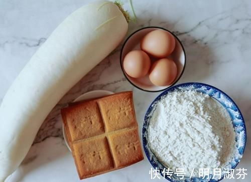 萝卜馅饺子|萝卜馅饺子，是焯水还是直接包，只要这步做对了，鲜嫩多汁又好吃