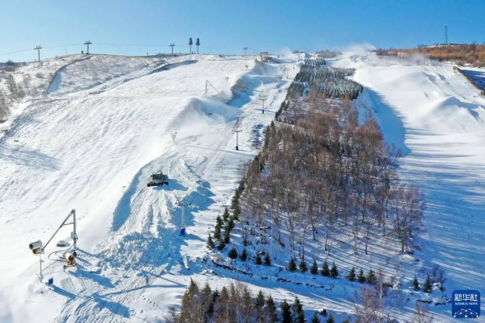 安装|河北张家口：云顶滑雪公园赛道塑型忙