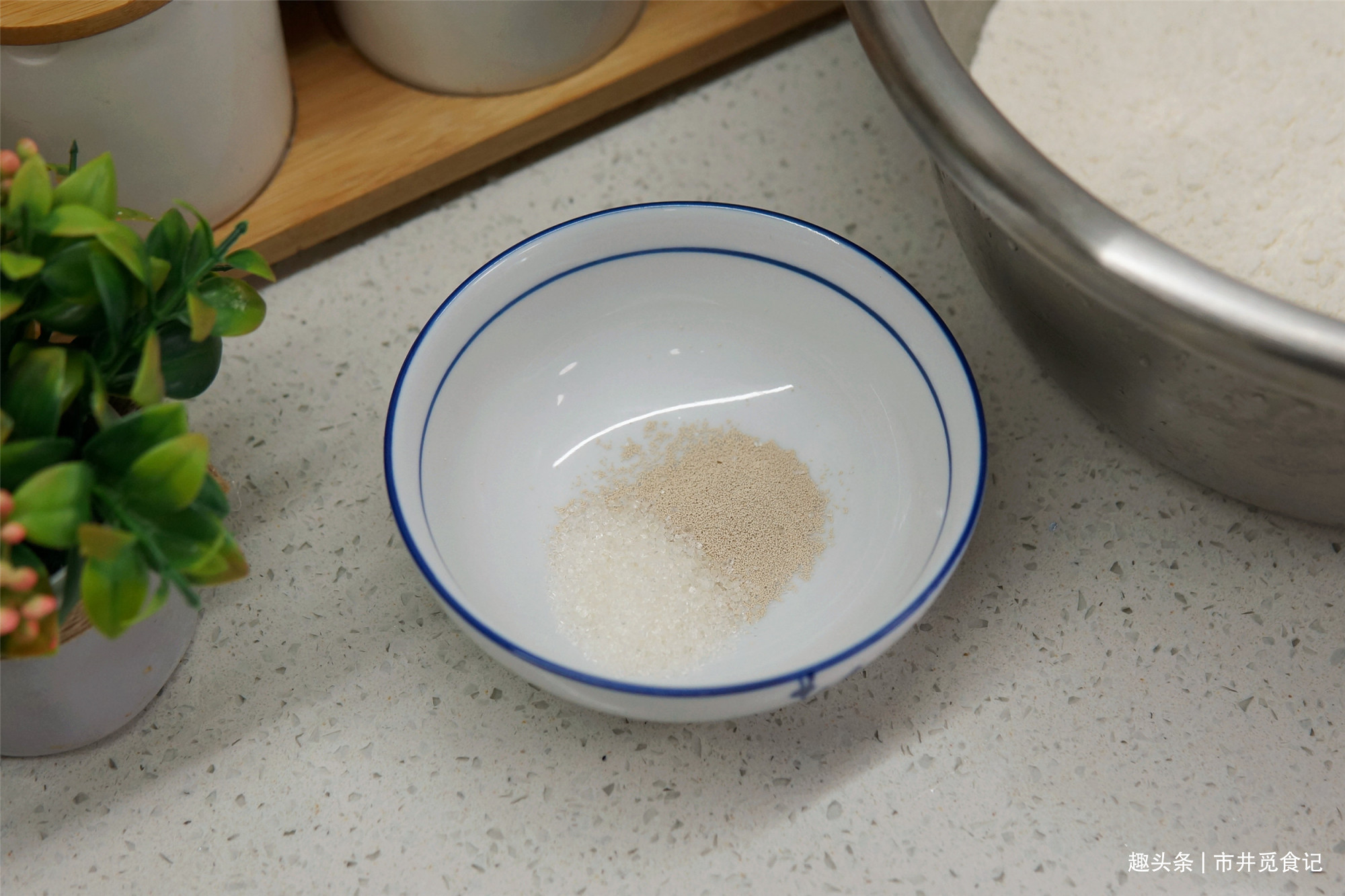 冬天蒸馒头,掌握1个窍门,30分钟发满一盆面,馒头白胖又松软