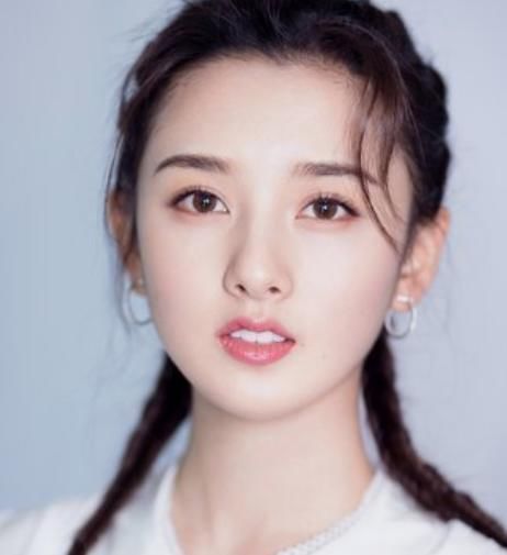 天生|女生脸上有5条线,会是天生的美人胚子,如果你全有,那恭喜你