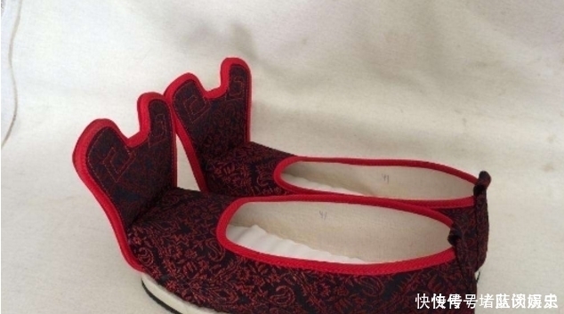 古人穿的鞋子,为何鞋头大都上翘老祖宗的智慧,不服都不行