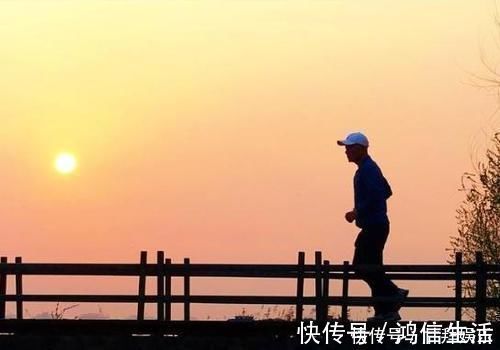 减肥|想减肥降脂,早餐时少吃2样食物,牢记2句话,体重或许会慢慢下降