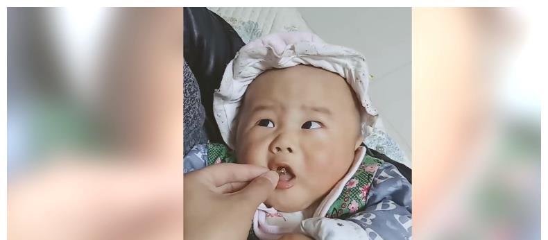 想吃|萌娃天天吃维生素，吃到都腻了，网友：不想吃，还耍性子呢