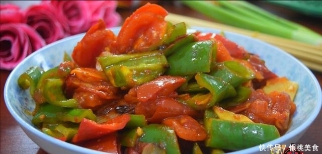 美味|番茄炒辣椒最好吃的做法,简单美味又下饭,看看你喜欢吃不?