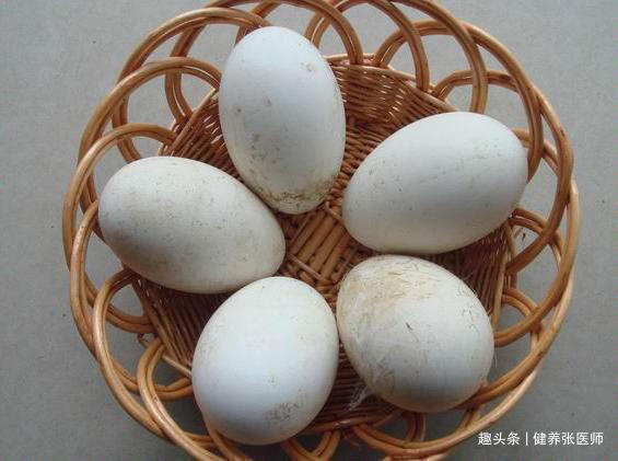 芹菜|女性不想满脸皱纹,可以坚持吃3种食物,补充营养,有益健康!