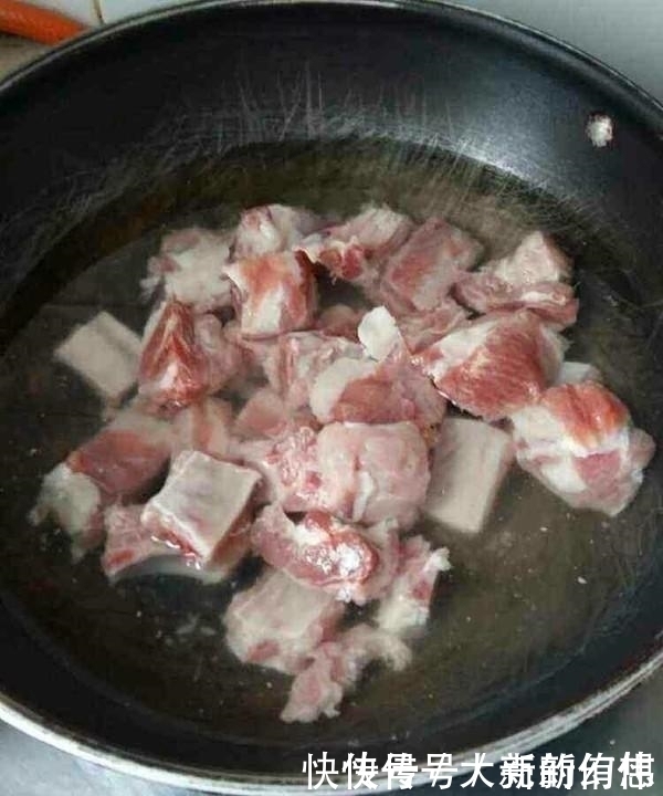 乌黑|这菜是“碱性食物”,女人常吃,嘴巴不臭,头发乌黑,皮肤也嫩了