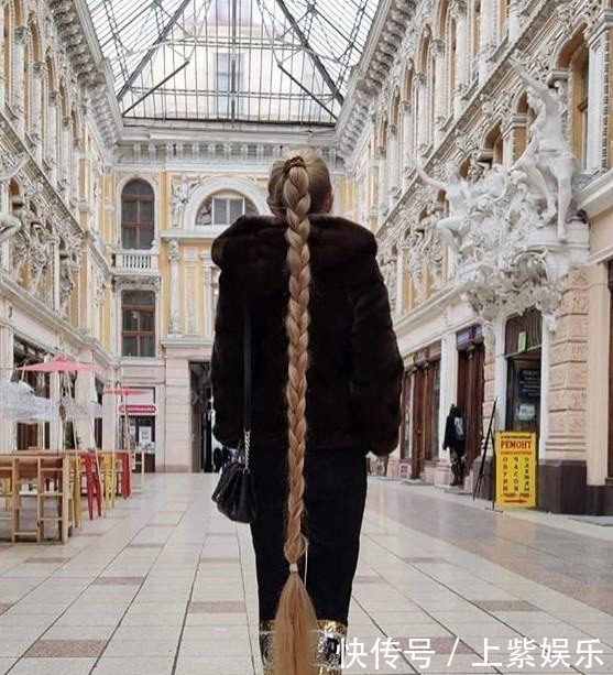 乌克兰女子头发两米多长,洗头要近一个小时