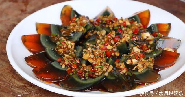 太棒了|大厨教你凉拌皮蛋的正确做法,颜值高且香辣开胃,下酒下饭太棒了