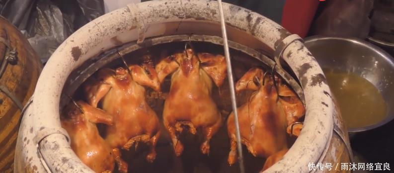 瓦罐|大娘卖“瓦罐烧鸡”,12元一只,半天卖300只,顾客抢也抢不上