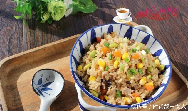 做法|教你一道家常焖饭的美味做法,有肉有菜又有饭,好吃到一粒米不剩