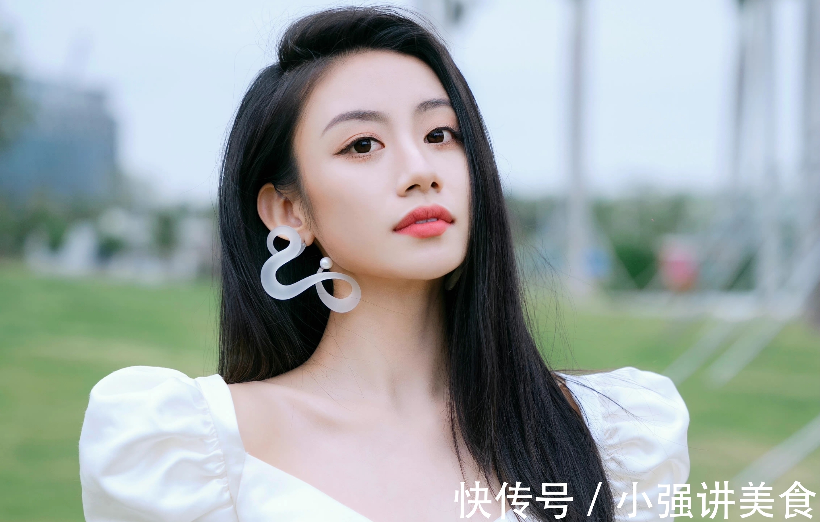 同样是《好声音》总冠军，伍珂玥和单依纯一对比，差距就出来了