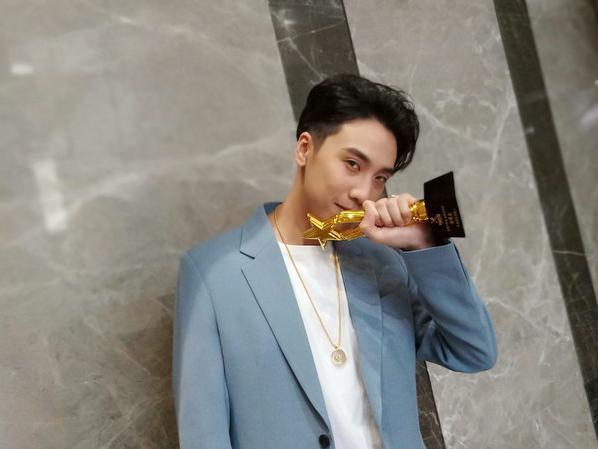 汪峰|当年汪峰亲手把他淘汰,如今他却满世界开演唱会,网友:好尴尬