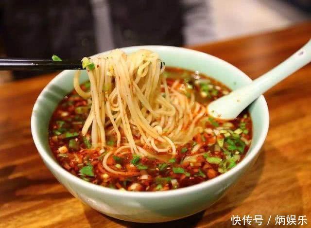 日本票选“世界最美味的6碗面”,竟然选了3道中国的