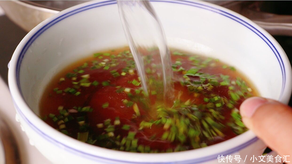 荷包蛋我就服这做法,出锅个个完整,一做一个准,鲜嫩好吃