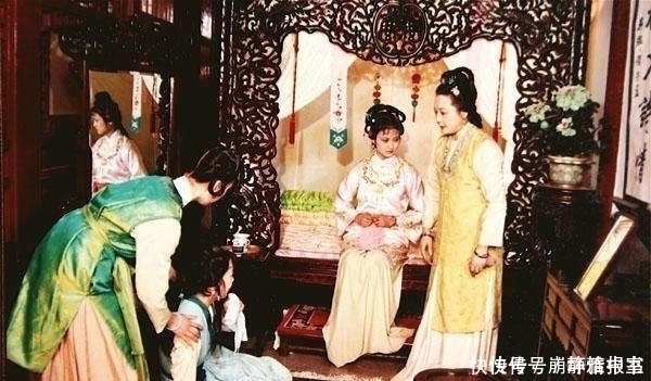 蘅芜院$抄检大观园时在潇湘馆发现异常,王熙凤为何要护着黛玉