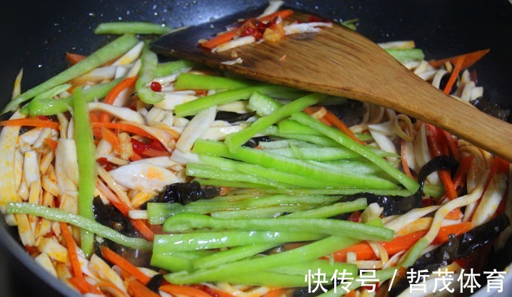 鱼香肉丝|它有“素食之王”的美誉，鲜嫩爽滑，吃着比肉香，人到中年要多吃