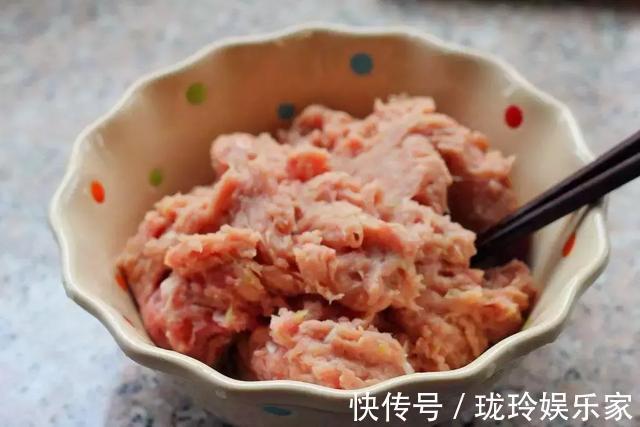你做的饺子馅又干又柴避开2个误区，饺子立刻好吃到爆