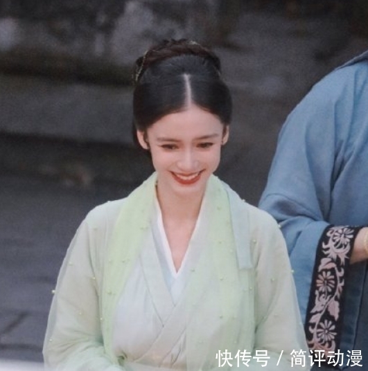 萌探|Angelababy加盟《萌探》,青蛇造型曝光,手拿团扇美得让人心动