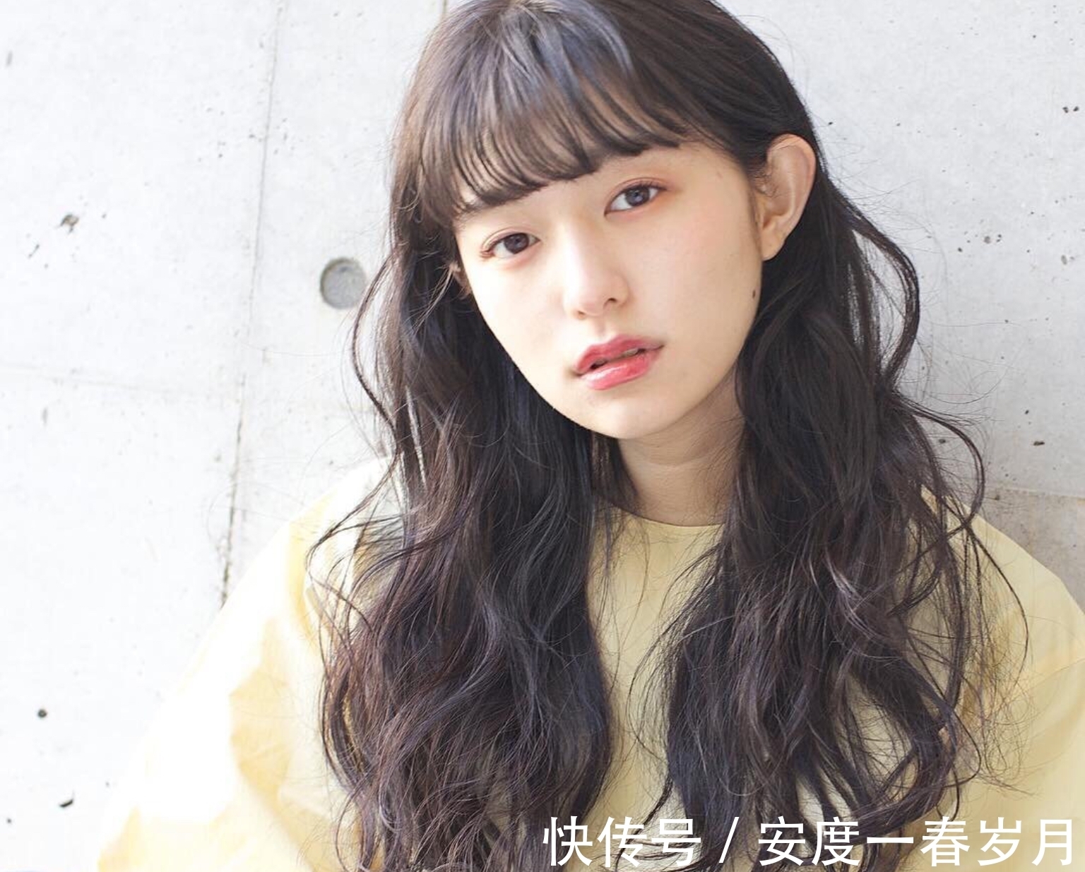 发型 圆脸女孩拒绝齐刘海,大波浪也很显胖,这几款发型显瘦又洋气!