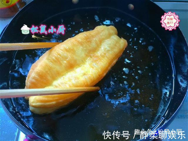 面粉|炸油条用酵母、泡打粉全错!油条店老板教你正确做法,金黄酥脆