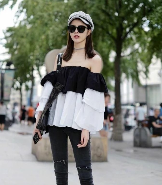 t恤 美女身穿T恤搭配白色长裙,时髦的减龄装,很有少女感