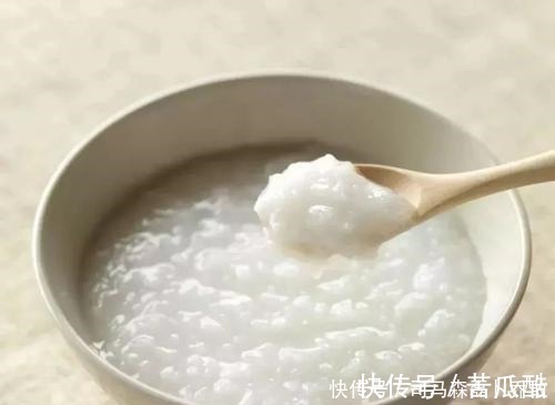 汤泡|宝宝吃辅食要够软、够稀才好吸收别开玩笑了,看看专家的建议吧