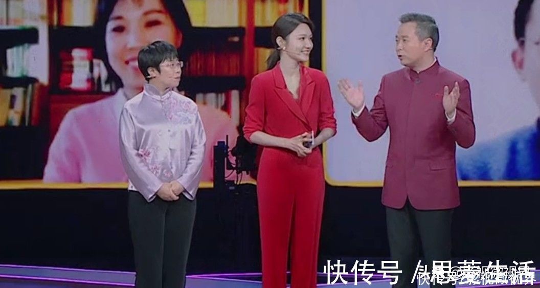 诗词大会:比赛规则有争议,龙洋风度不输董卿,千人诵诗气势磅礴