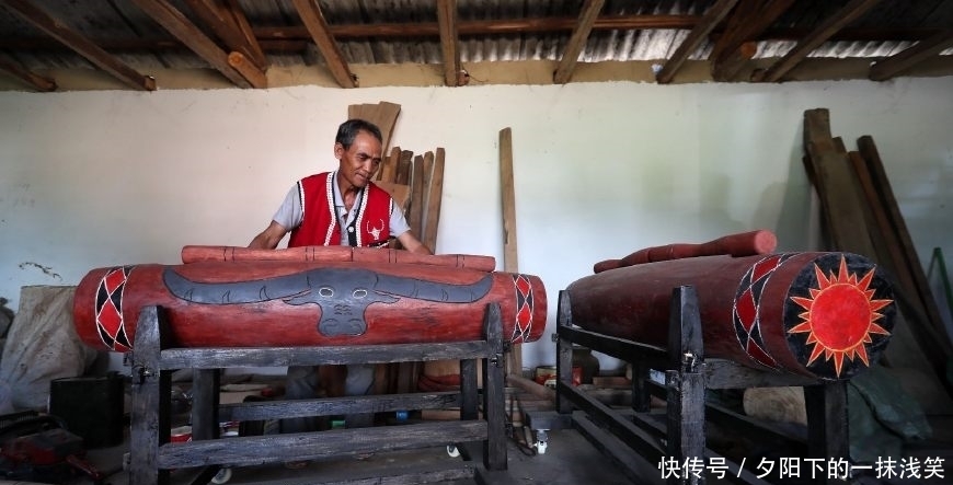 六旬大爷自学成才作“通天木鼓”,每个售价万元