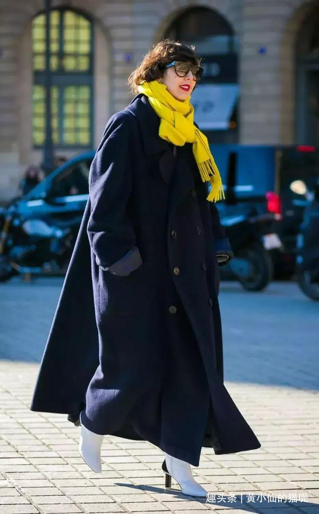 颜色 女人到了奔五年纪,穿大衣别选这3种“阿姨色”,老气又显黑