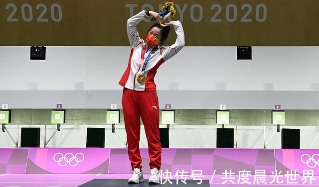 国风|奥运首金杨倩的美甲上热搜，运动服却更惹眼，国风满满太长脸！