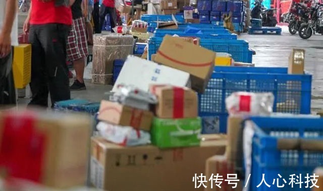 派费|没人“送货上门”了，派费却涨了？快递员抱怨不赚钱，钱去哪了