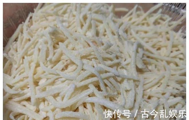 制作过程|咸香绵软蒸土豆丝,很多人都做不好,原来一开始方法就错了