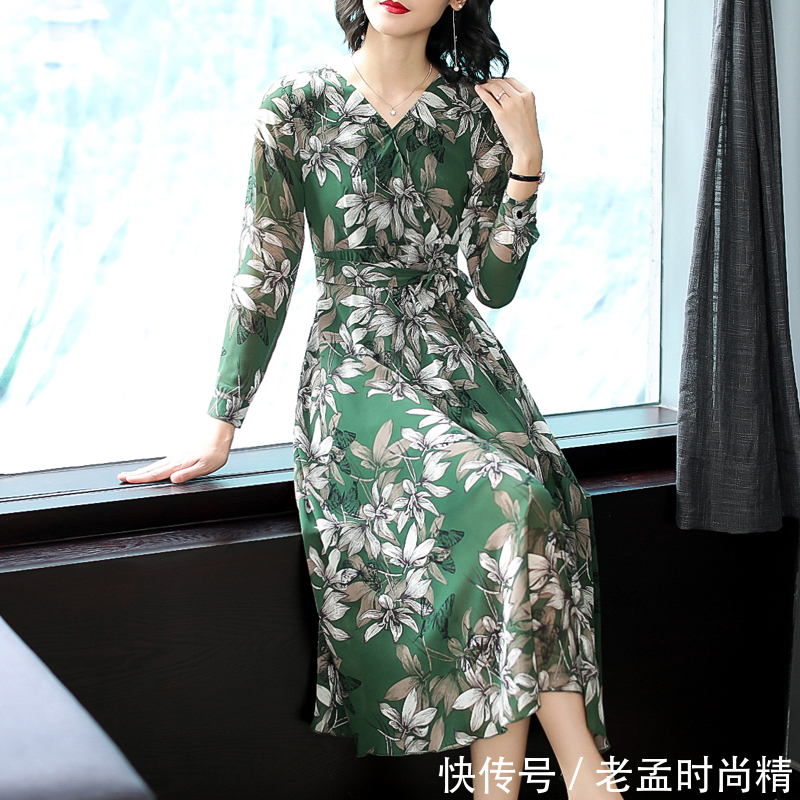 版型 别以为女人年纪大了就不能穿碎花裙,看看下面这些,一个比一个有气质